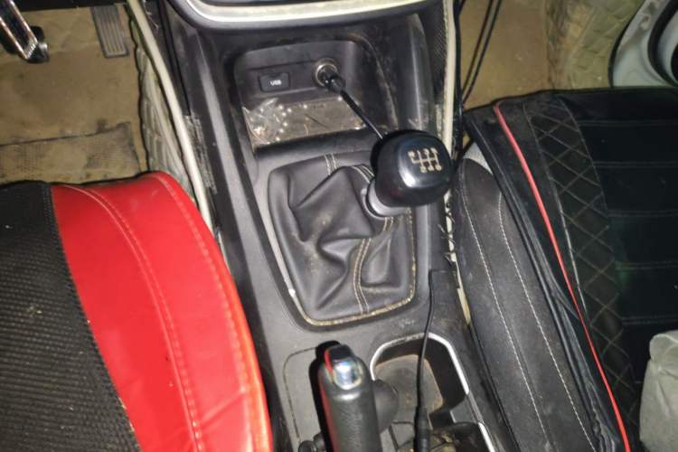 Used Wuling Hongguang S3 2019 1.5L Manual Standard Version China VI Standard Gear Lever
