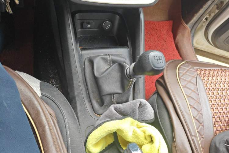 Used Wuling Hongguang S3 2019 1.5L Manual Standard Version China VI Standard Gear Lever