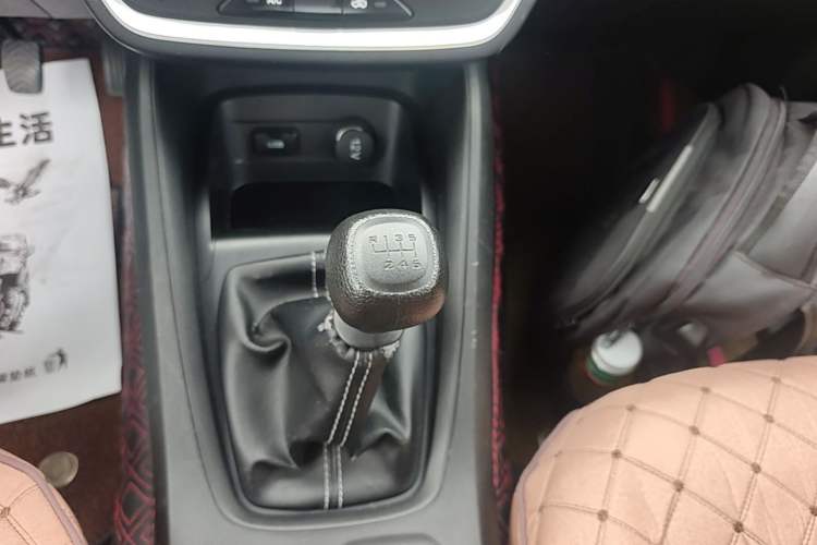 Used Wuling Hongguang S3 2019 1.5L Manual Standard Version China VI Standard Gear Lever