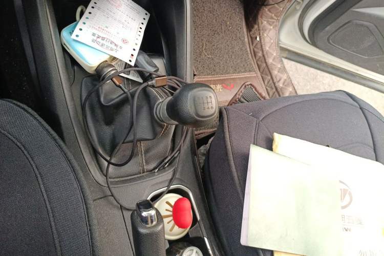 Used Wuling Hongguang S3 2019 1.5L Manual Standard Version China VI Standard Gear Lever