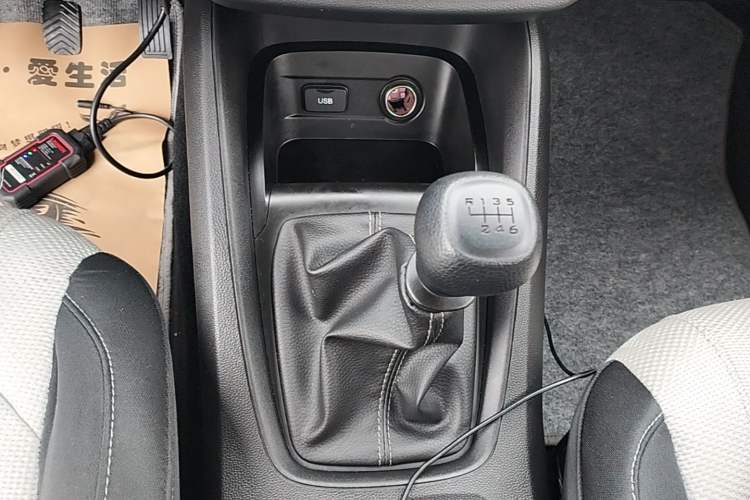 Used Wuling Hongguang S3 2019 1.5L Manual Standard Version China VI Standard Gear Lever