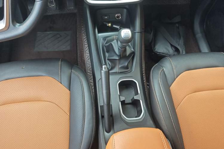 Used Wuling Hongguang S3 2019 1.5L Manual Comfort Model China VI Standard Gear Lever