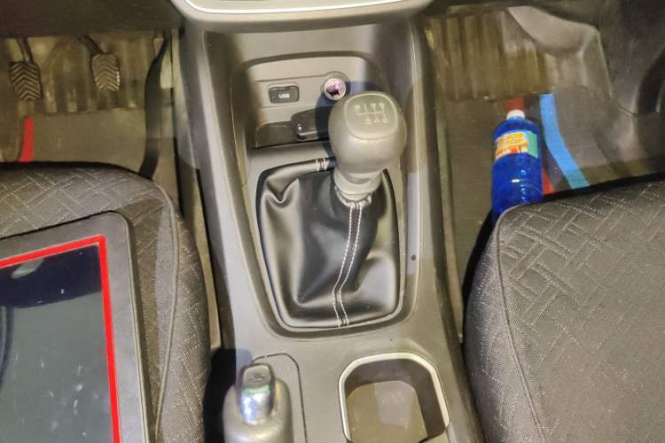 Used Wuling Hongguang S3 2019 1.5L Manual Standard Version China VI Standard Gear Lever