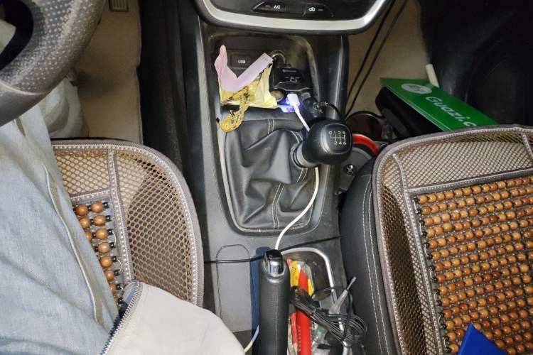 Used Wuling Hongguang S3 2019 1.5L Manual Standard Version China VI Standard Gear Lever