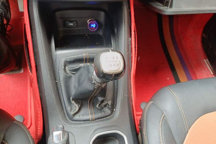 Used Wuling Hongguang S3 2019 1.5L Manual Comfort Model China VI Standard Gear Lever