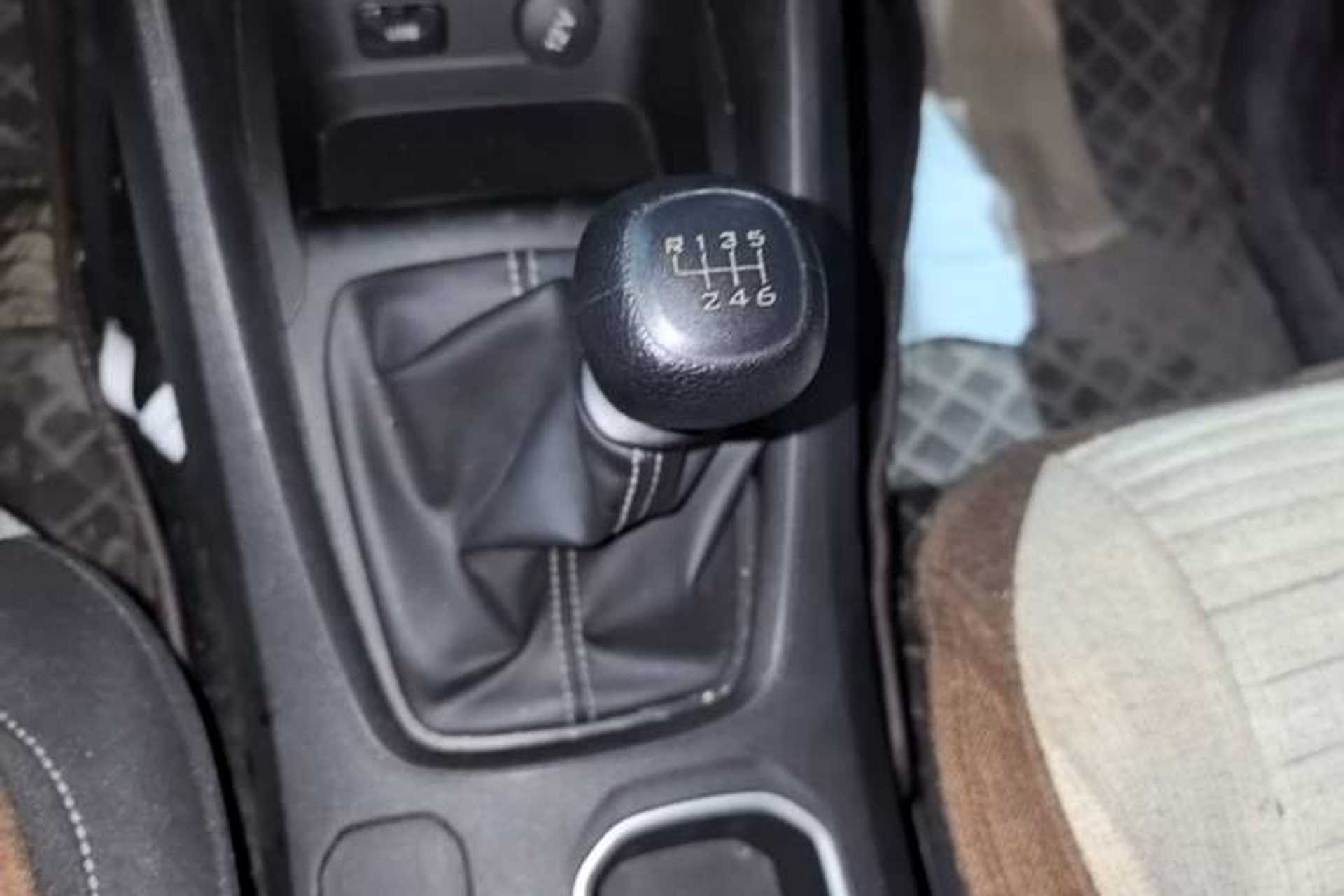 Used Wuling Hongguang S3 2019 1.5L Manual Standard Version China VI Standard Gear Lever