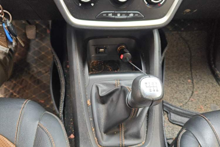 Used Wuling Hongguang S3 2019 1.5L Manual Comfort Model China VI Standard Gear Lever
