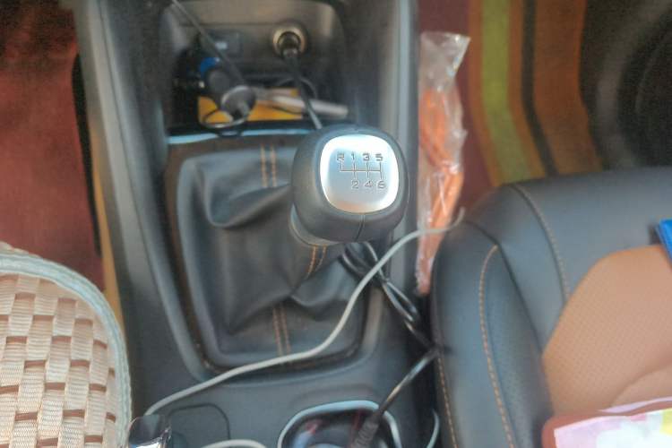 Used Wuling Hongguang S3 2019 1.5L Manual Luxury Model China VI Standard Gear Lever