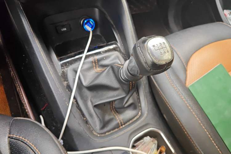Used Wuling Hongguang S3 2019 1.5L Manual Luxury Model China VI Standard Gear Lever