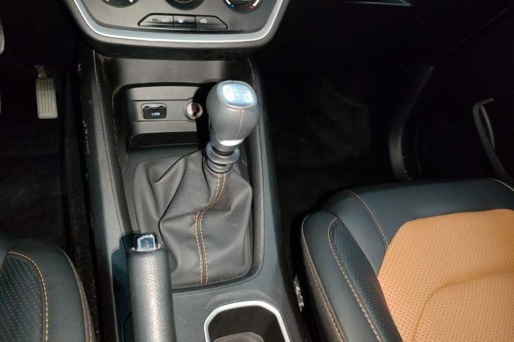 Used Wuling Hongguang S3 2019 1.5L Manual Comfort Model China VI Standard Gear Lever
