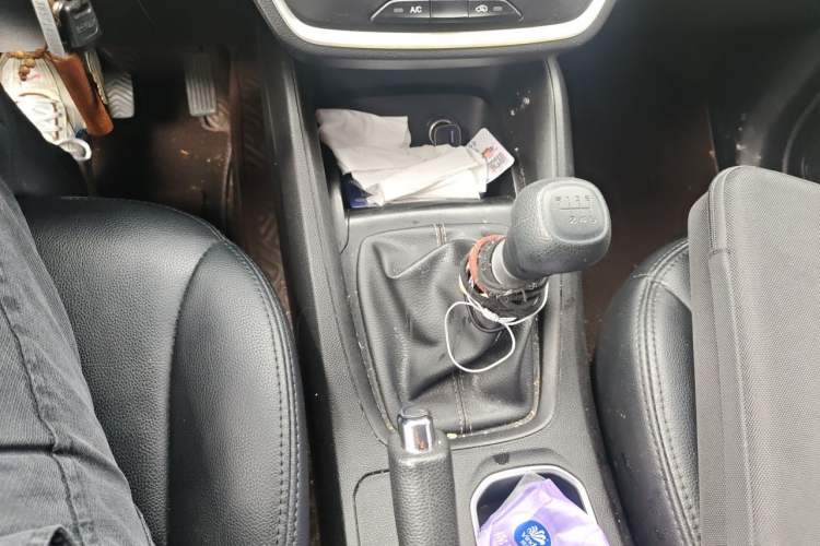 Used Wuling Hongguang S3 2019 1.5L Manual Standard Version China VI Standard Gear Lever