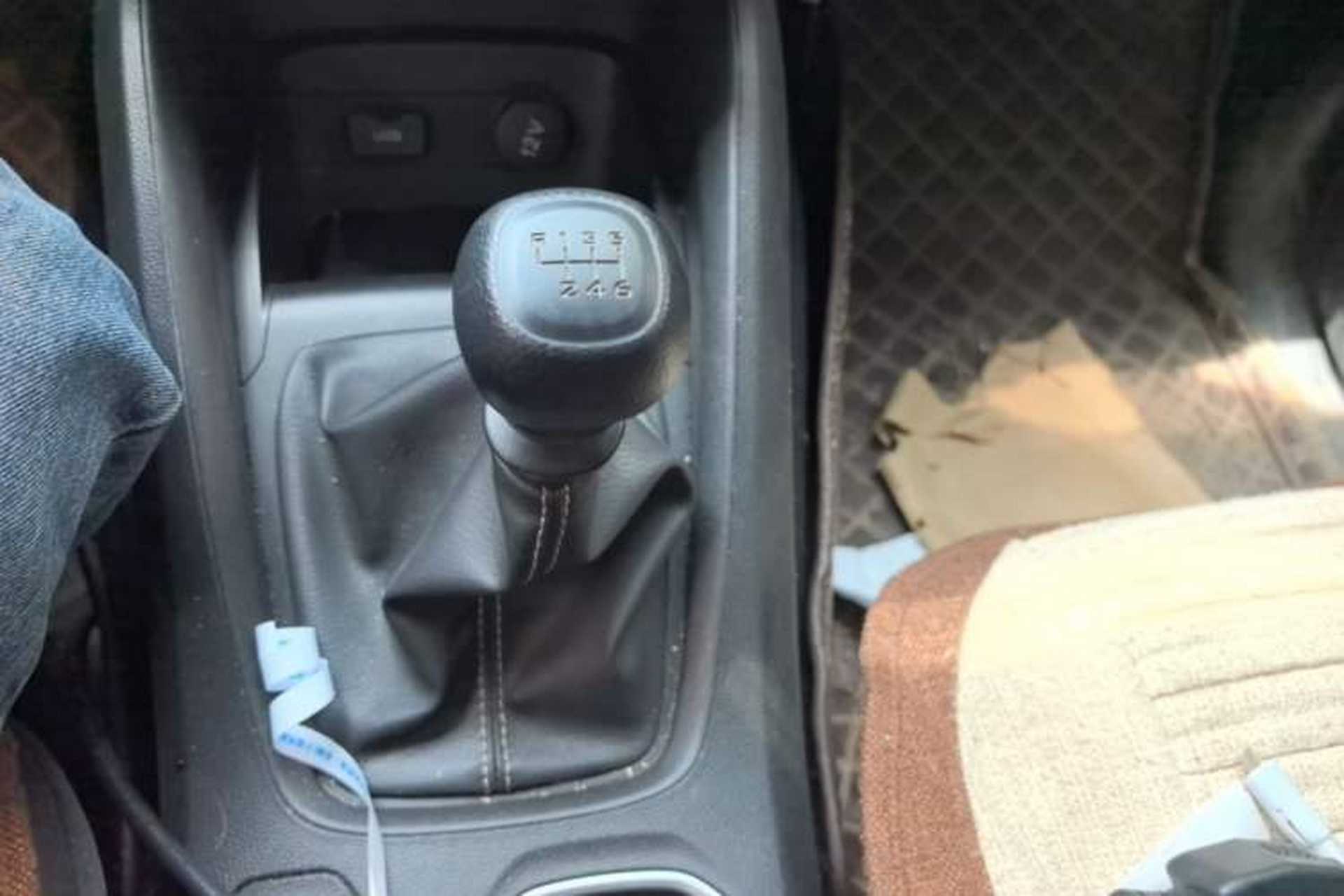 Used Wuling Hongguang S3 2019 1.5L Manual Standard Version China VI Standard Gear Lever