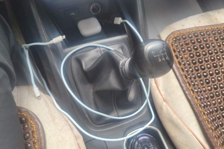 Used Wuling Hongguang S3 2019 1.5L Manual Standard Version China VI Standard Gear Lever