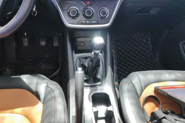 Used Wuling Hongguang S3 2019 1.5L Manual Comfort Model China VI Standard Gear Lever