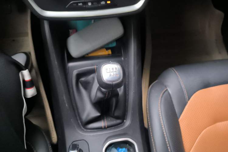 Used Wuling Hongguang S3 2019 1.5T Manual Comfort Edition China VI Standard Gear Lever