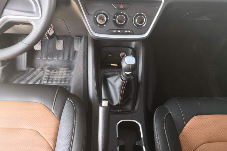 Used Wuling Hongguang S3 2019 1.5L Manual Comfort Model China VI Standard Gear Lever