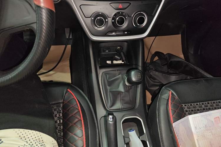 Used Wuling Hongguang S3 2019 1.5L Manual Standard Version China VI Standard Gear Lever