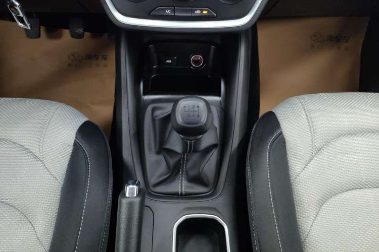 Used Wuling Hongguang S3 2019 1.5L Manual Standard Version China VI Standard Gear Lever