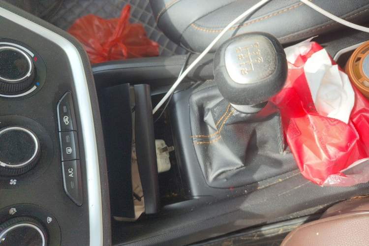 Used Wuling Hongguang S3 2019 1.5L Manual Comfort Model China VI Standard Gear Lever