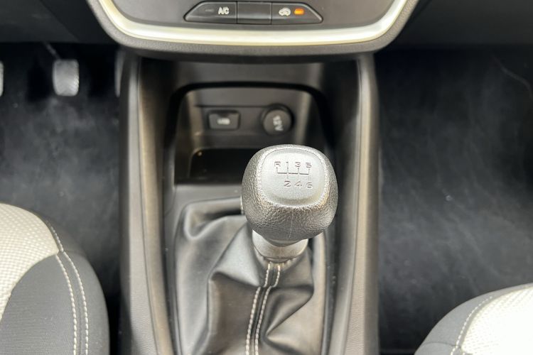 Used Wuling Hongguang S3 2019 1.5L Manual Standard Version China VI Standard Gear Lever
