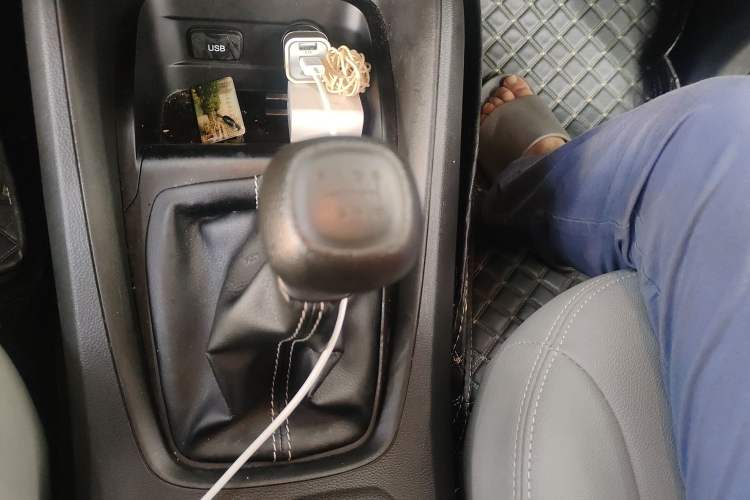 Used Wuling Hongguang S3 2019 1.5L Manual Standard Version China VI Standard Gear Lever