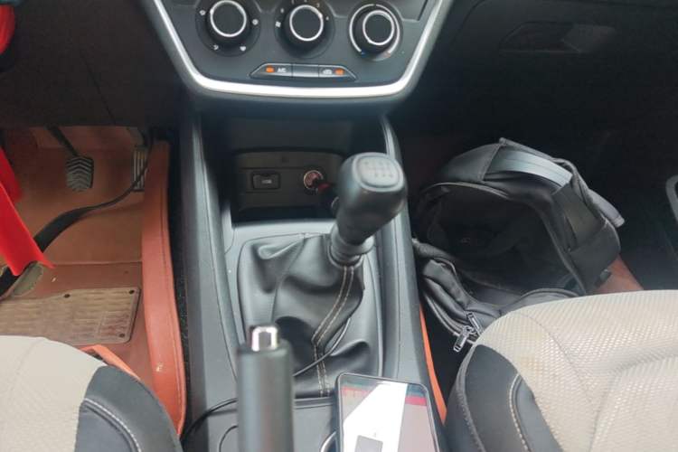 Used Wuling Hongguang S3 2019 1.5L Manual Standard Version China VI Standard Gear Lever