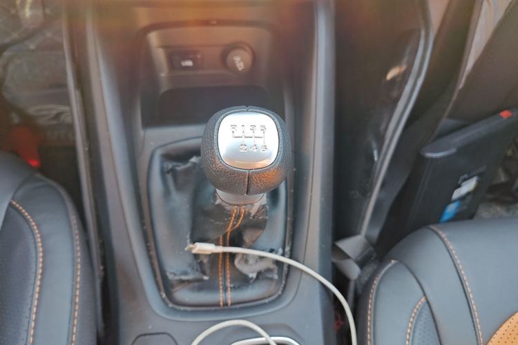 Used Wuling Hongguang S3 2019 1.5L Manual Comfort Model China VI Standard Gear Lever