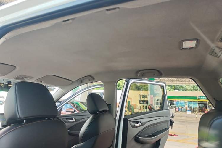 Used Wuling Hongguang S3 2019 1.5L Manual Comfort Model China VI Standard Headliner