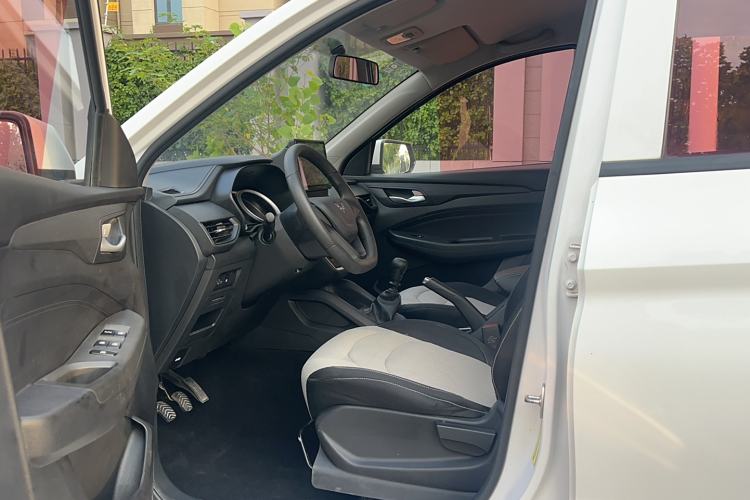 Used Wuling Hongguang S3 2019 1.5L Manual Standard Version China VI Standard Interior 1