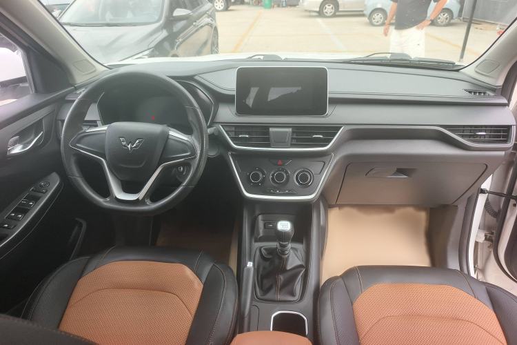 Used Wuling Hongguang S3 2019 1.5L Manual Comfort Model China VI Standard Interior 1