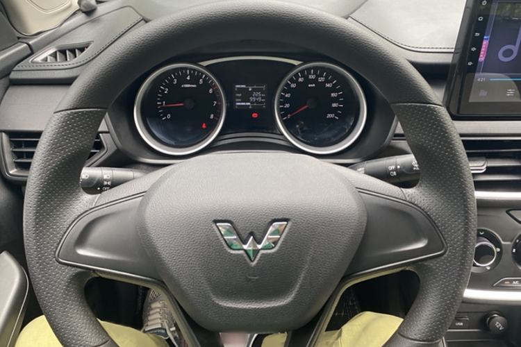 Used Wuling Hongguang S3 2019 1.5L Manual Standard Version China VI Standard Interior 1