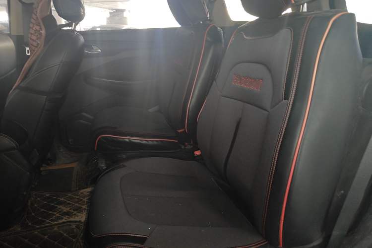Used Wuling Hongguang S3 2019 1.5L Manual Standard Version China VI Standard Interior 1