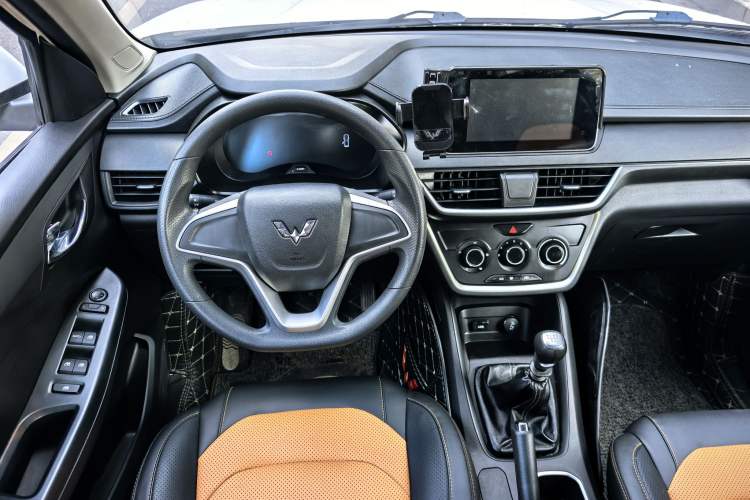 Used Wuling Hongguang S3 2019 1.5L Manual Comfort Model China VI Standard Interior 1