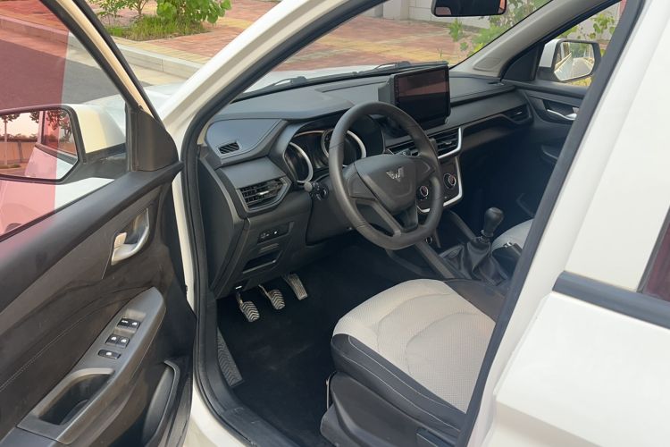Used Wuling Hongguang S3 2019 1.5L Manual Standard Version China VI Standard Interior 2