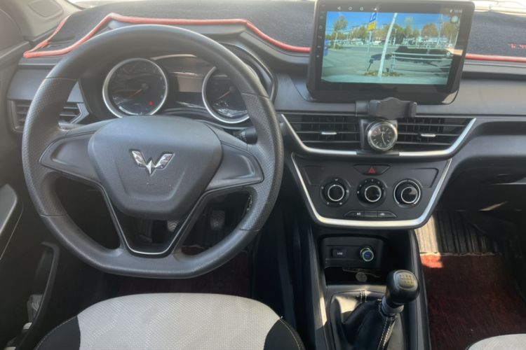 Used Wuling Hongguang S3 2019 1.5L Manual Standard Version China VI Standard Interior 2