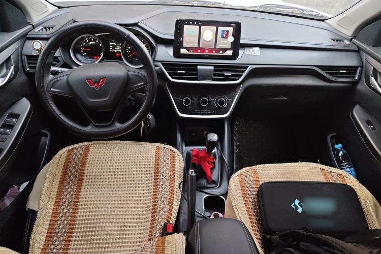 Used Wuling Hongguang S3 2019 1.5L Manual Standard Version China VI Standard Interior 2
