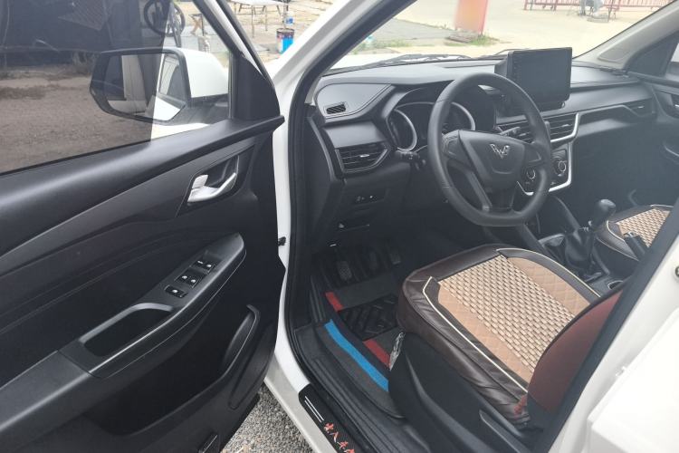 Used Wuling Hongguang S3 2019 1.5L Manual Standard Version China VI Standard Interior 2