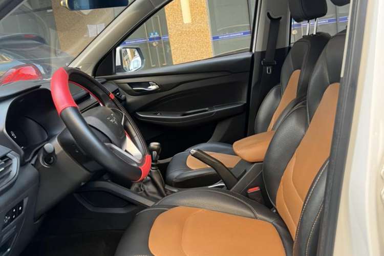 Used Wuling Hongguang S3 2019 1.5L Manual Comfort Model China VI Standard Interior 2