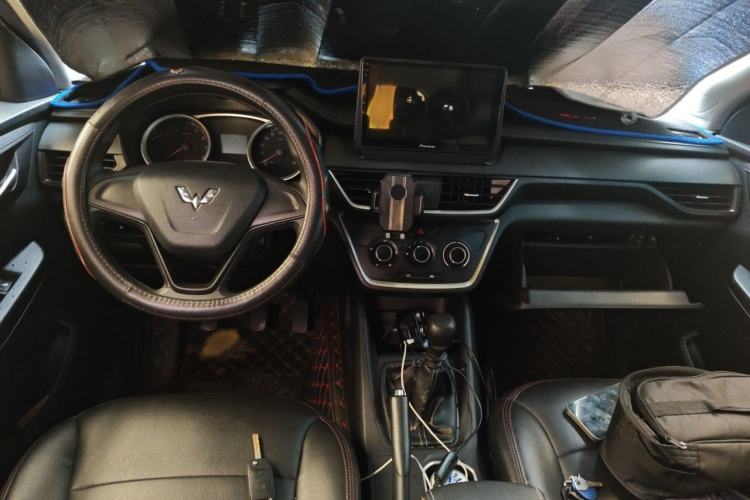 Used Wuling Hongguang S3 2019 1.5L Manual Standard Version China VI Standard Interior 2