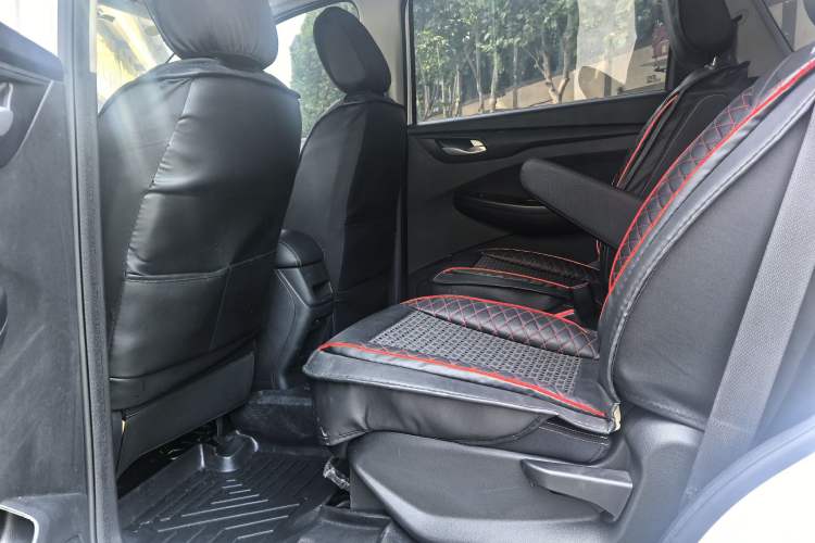 Used Wuling Hongguang S3 2019 1.5L Manual Standard Version China VI Standard Interior 2