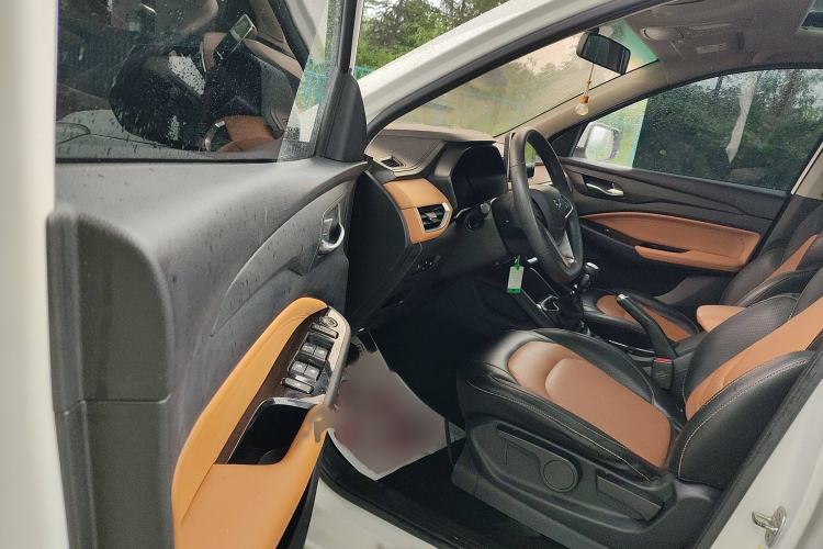 Used Wuling Hongguang S3 2019 Automatic Clutch Version 1.5L Manual Luxury Model China V Standard Interior 3