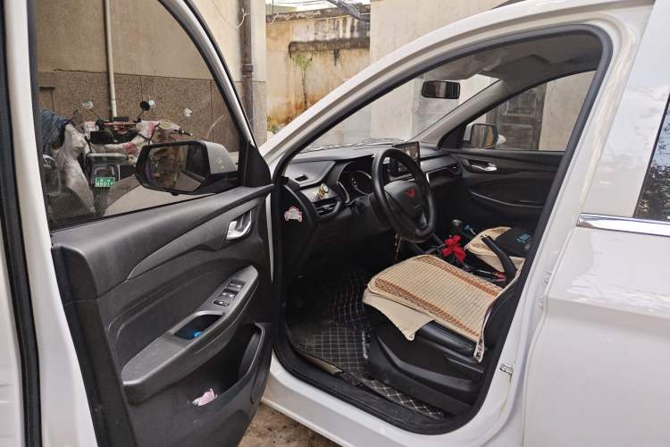 Used Wuling Hongguang S3 2019 1.5L Manual Standard Version China VI Standard Interior 3