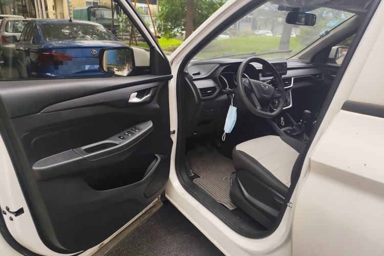 Used Wuling Hongguang S3 2019 1.5L Manual Standard Version China VI Standard Interior 3