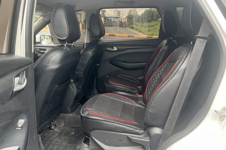 Used Wuling Hongguang S3 2019 1.5L Manual Standard Version China VI Standard Interior 3