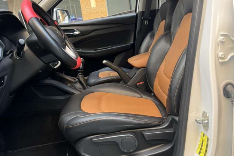 Used Wuling Hongguang S3 2019 1.5L Manual Comfort Model China VI Standard Interior 3