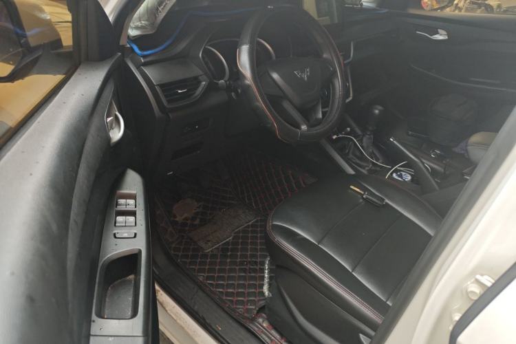 Used Wuling Hongguang S3 2019 1.5L Manual Standard Version China VI Standard Interior 3