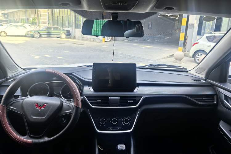 Used Wuling Hongguang S3 2019 1.5L Manual Standard Version China VI Standard Interior 3