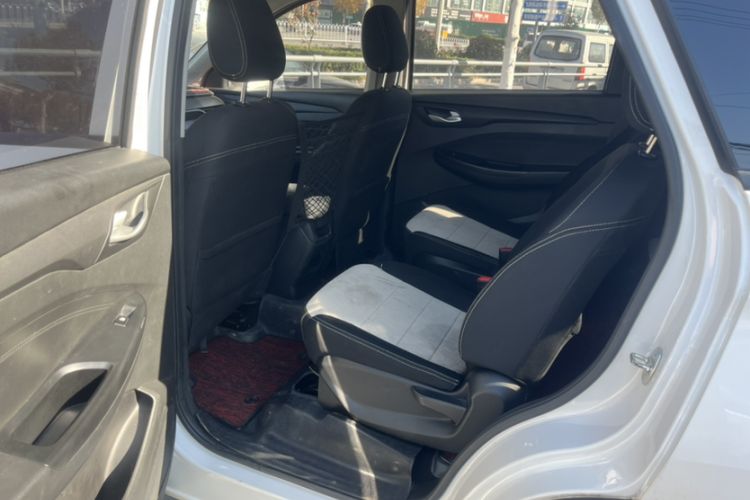 Used Wuling Hongguang S3 2019 1.5L Manual Standard Version China VI Standard Interior 4