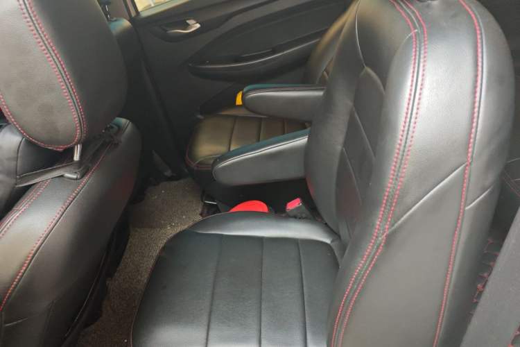 Used Wuling Hongguang S3 2019 1.5L Manual Standard Version China VI Standard Interior 4