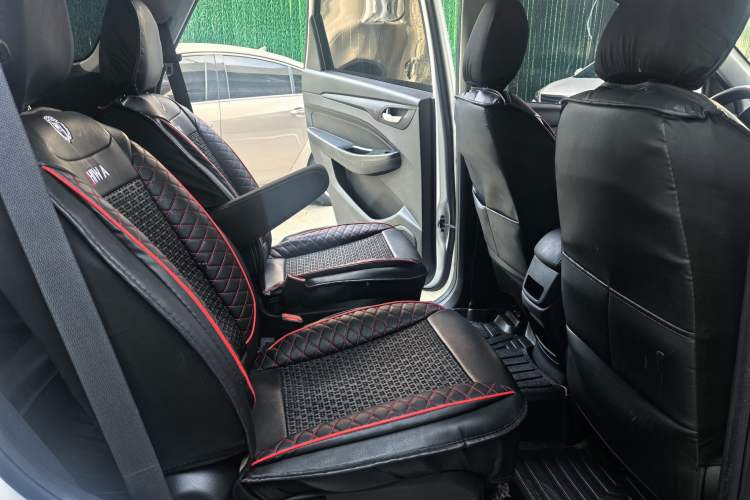 Used Wuling Hongguang S3 2019 1.5L Manual Standard Version China VI Standard Interior 4